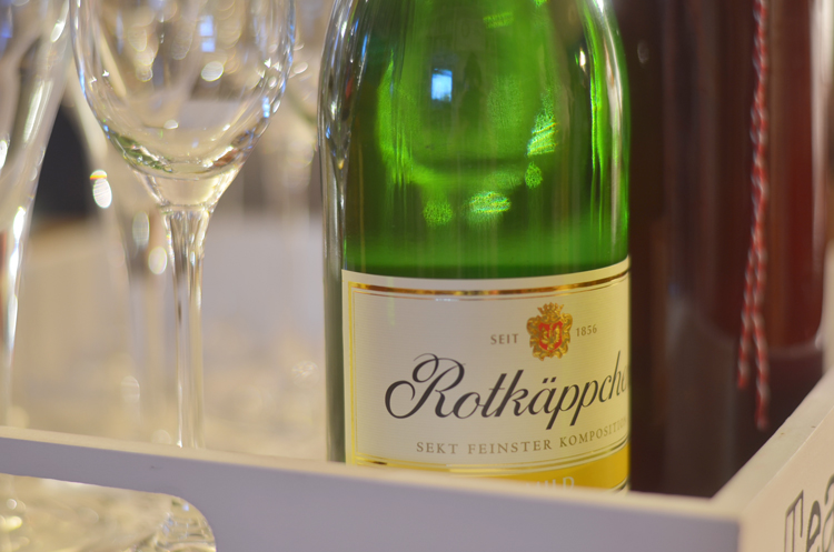 Die zweifelhafte Welt der Märchen Menü