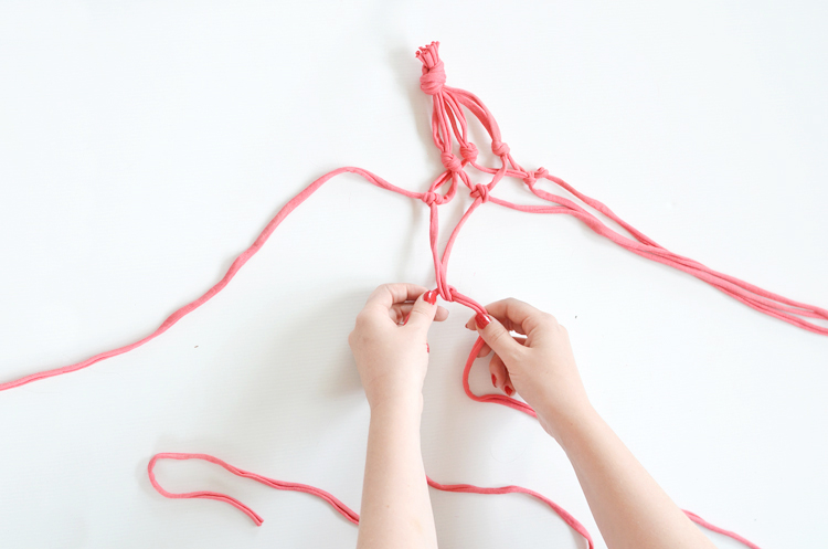 Blumenampel aus Jersey-Garn selber machen