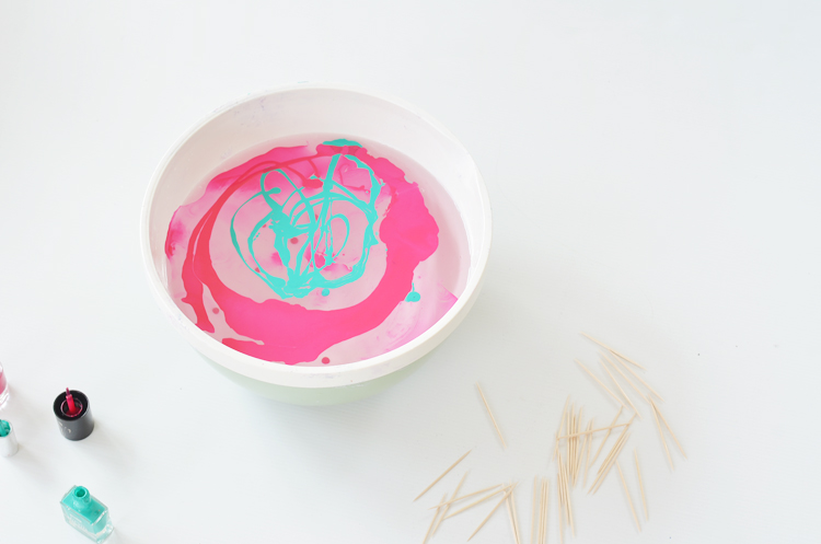 Marmoreffekt mit Nagellack