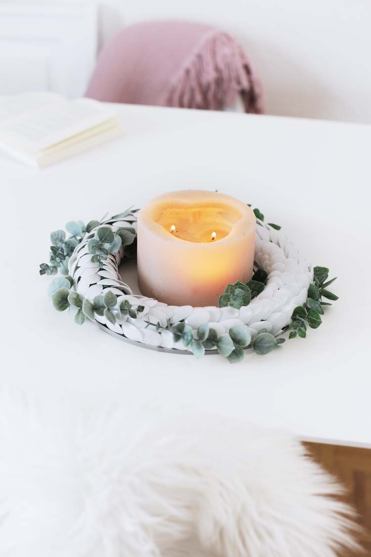 DIY: Kranz aus Plastiklöffeln basteln