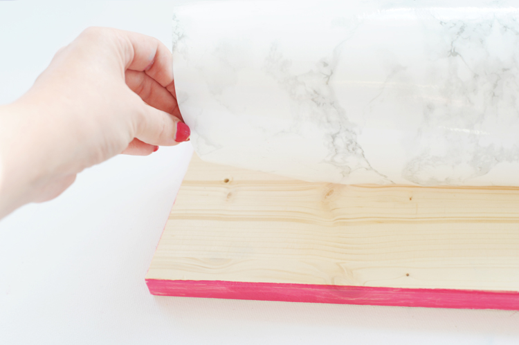 DIY: Holztablett in Marmoroptik selbst machen