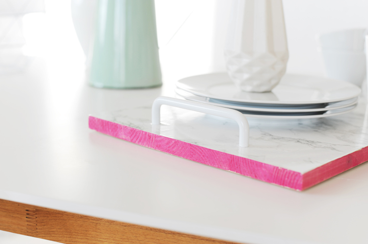 DIY: Holztablett in Marmoroptik selbst machen