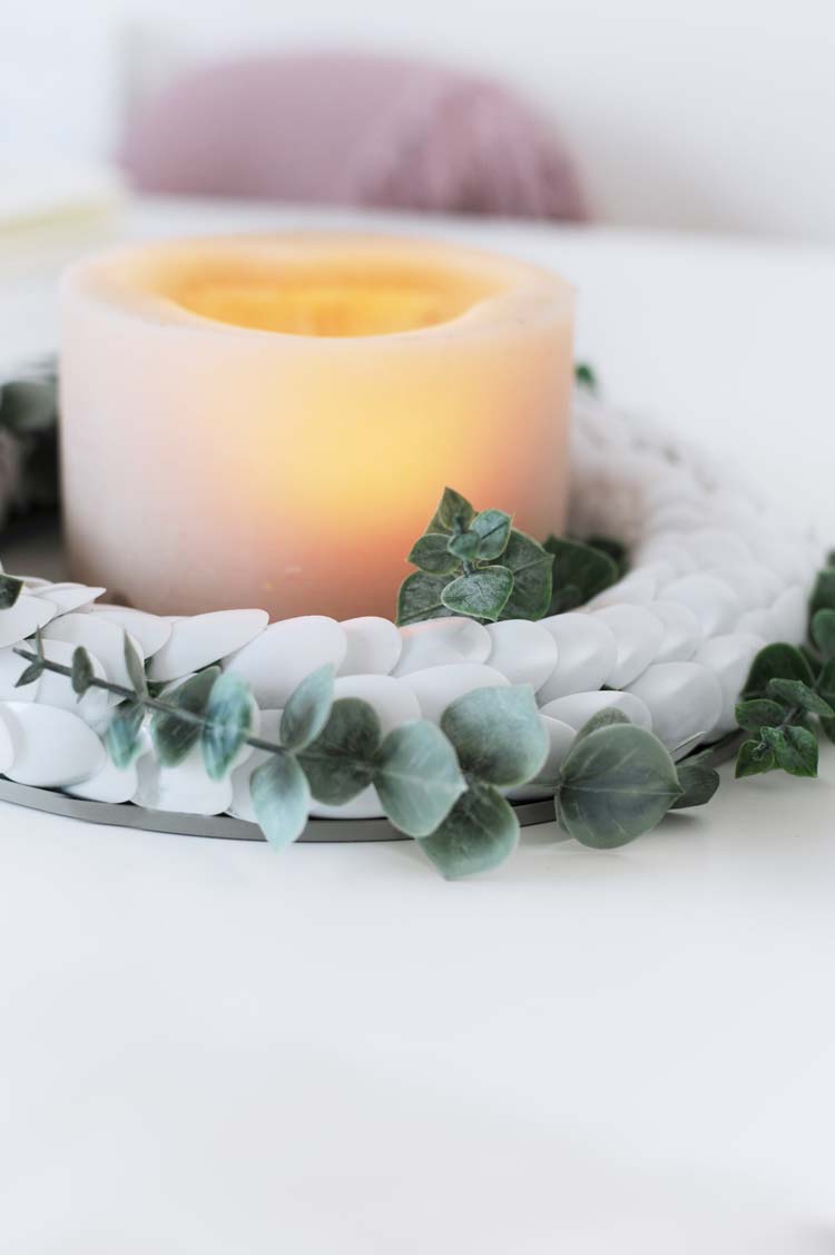 DIY: Kranz aus Plastiklöffeln basteln