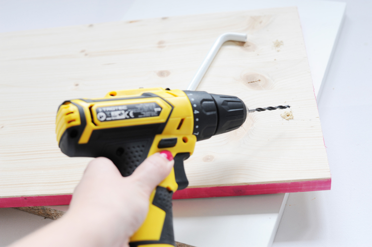 DIY: Holztablett in Marmoroptik selbst machen