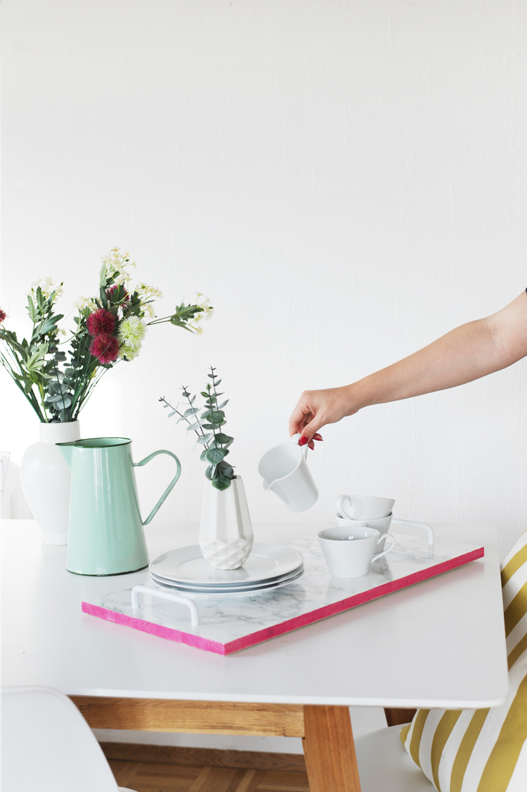 DIY: Holztablett in Marmoroptik selbst machen