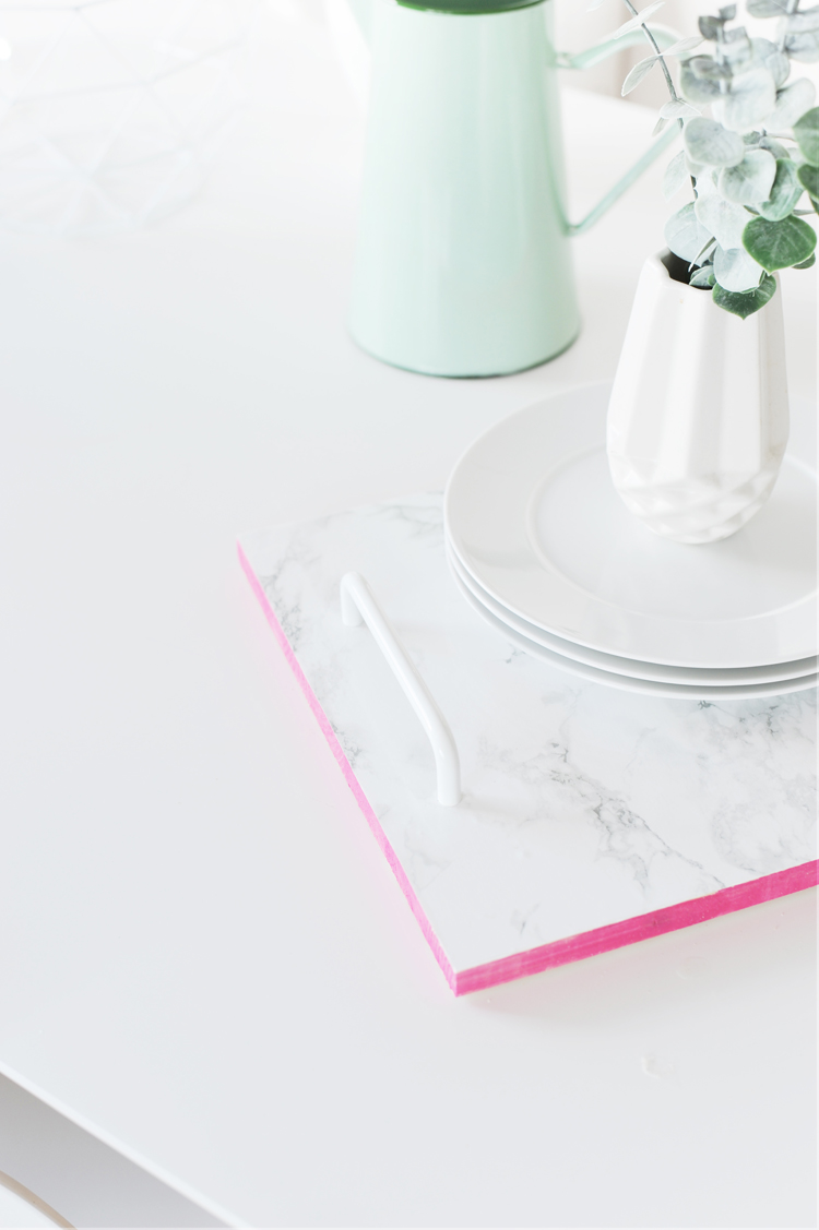 DIY: Holztablett in Marmoroptik selbst machen