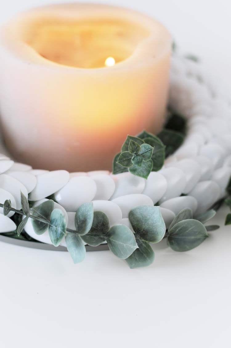 DIY: Kranz aus Plastiklöffeln basteln