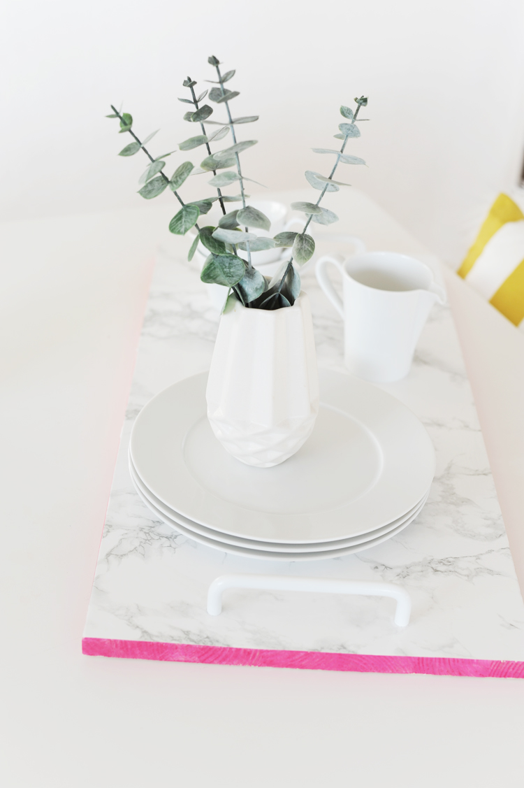 DIY: Holztablett in Marmoroptik selbst machen