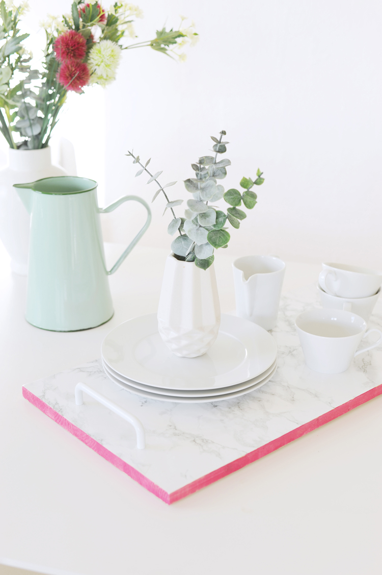 DIY: Holztablett in Marmoroptik selbst machen