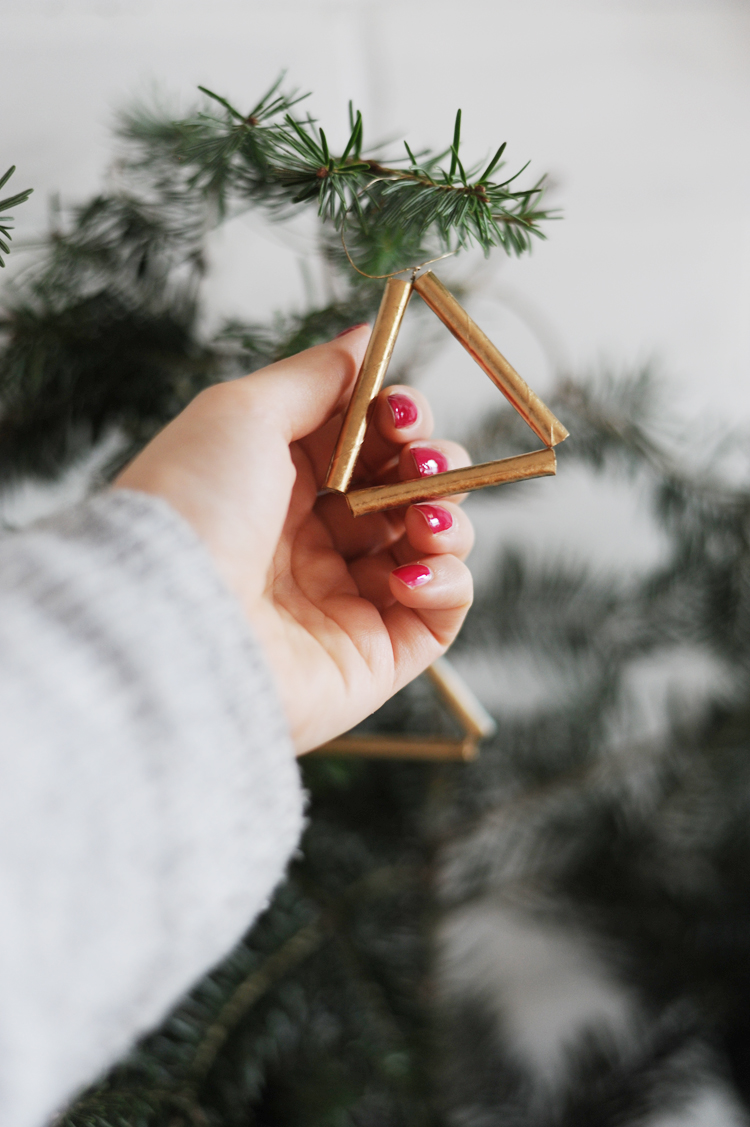DIY: Christbaumschmuck aus Strohhalmen basteln