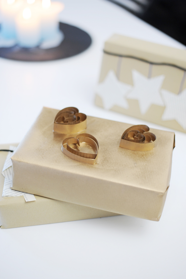 Geschenke einpacken: Deko aus Buchseiten falten