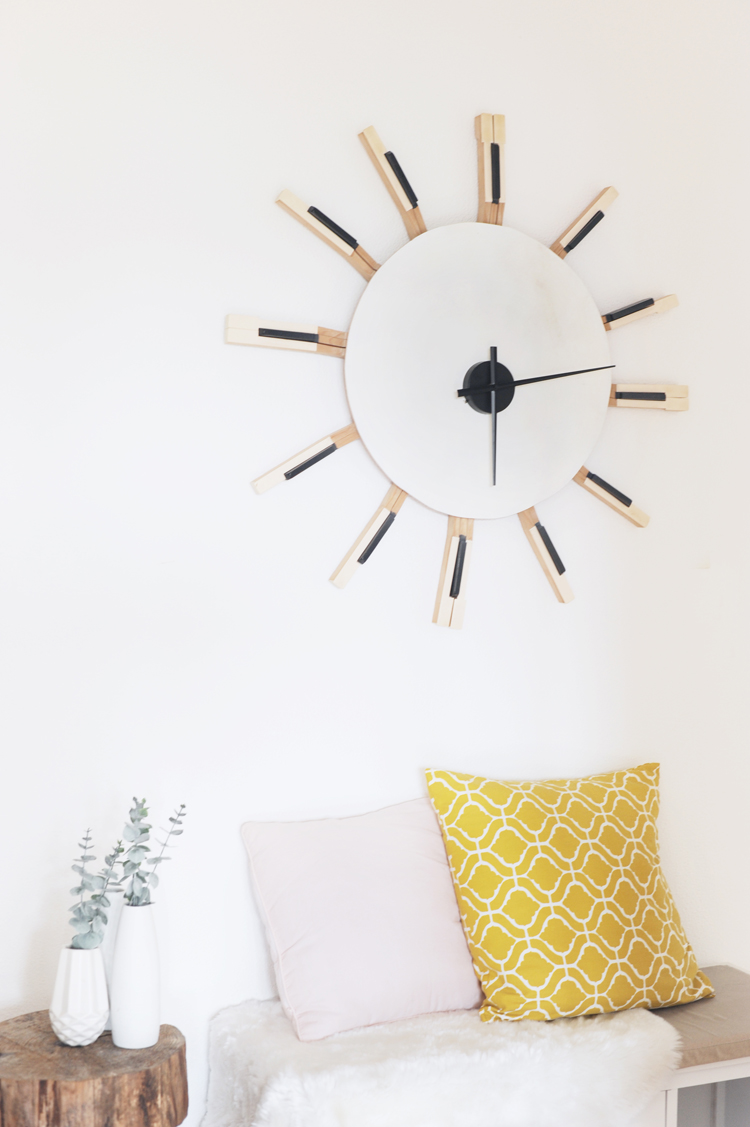Upcycling-Idee: Wanduhr aus alten Klaviertasten bauen