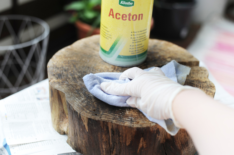 Aus Drahtkorb und Holzscheibe einen Beistelltisch bauen