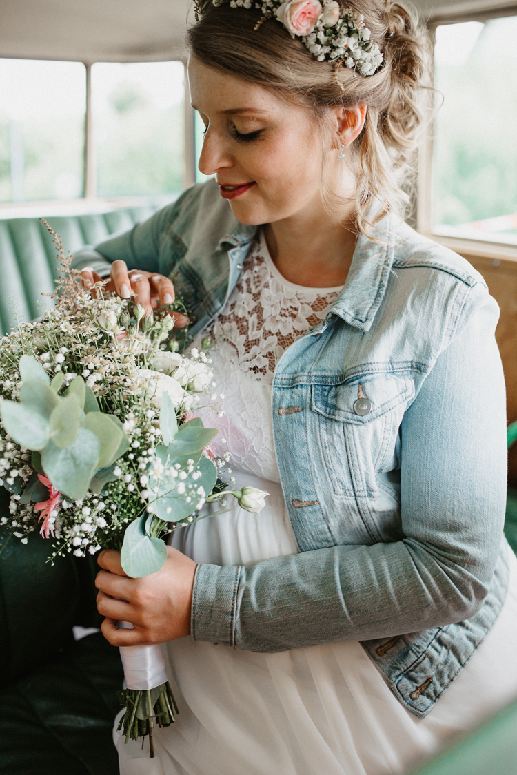 Tischdeko mit Eukalyptus und Schleierkraut