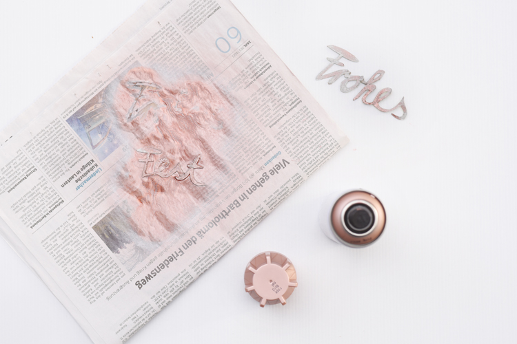 Türkranz Weihnachten: Türkranz mit Eukalyptus und Schriftzug basteln