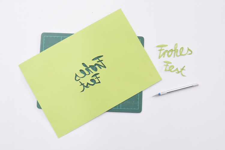 Modernen Türkranz mit Eukalyptus und Schriftzug basteln