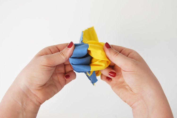 Anleitung für einfache Behelfsmaske aus Stoffresten