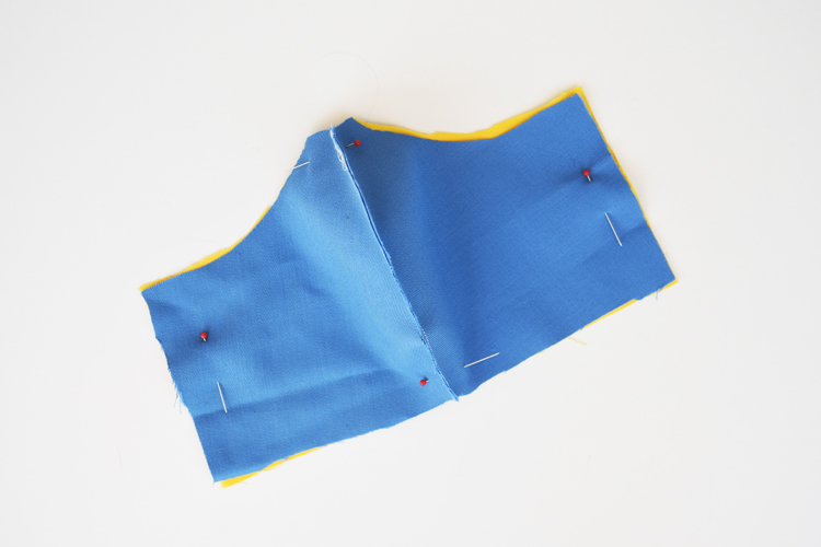 Anleitung für einfache Behelfsmaske aus Stoffresten