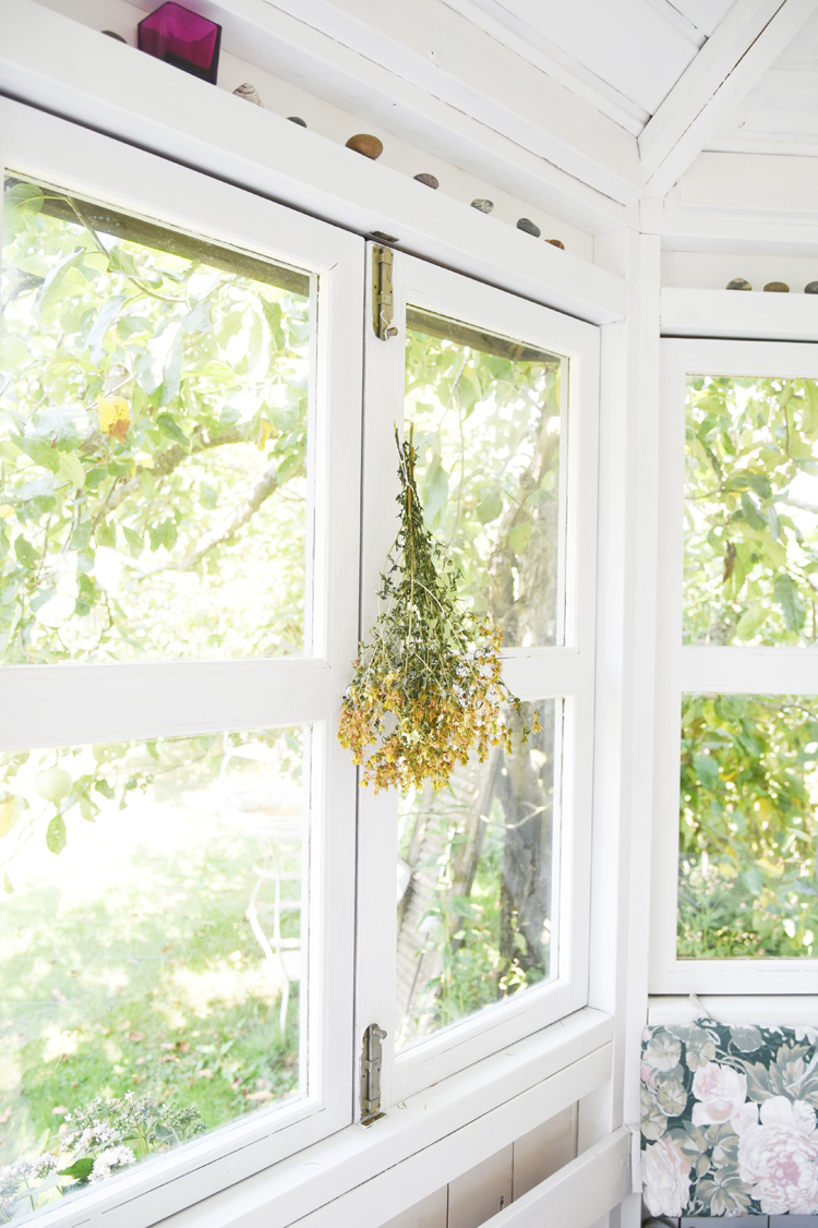 gartenhaus-neu-streichen-deko